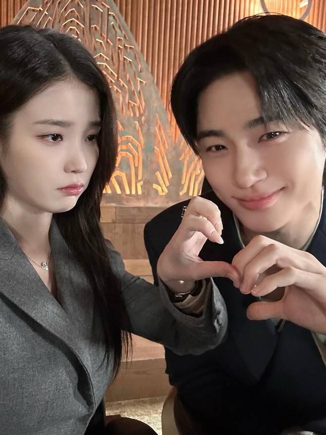사진 | 아이유 SNS