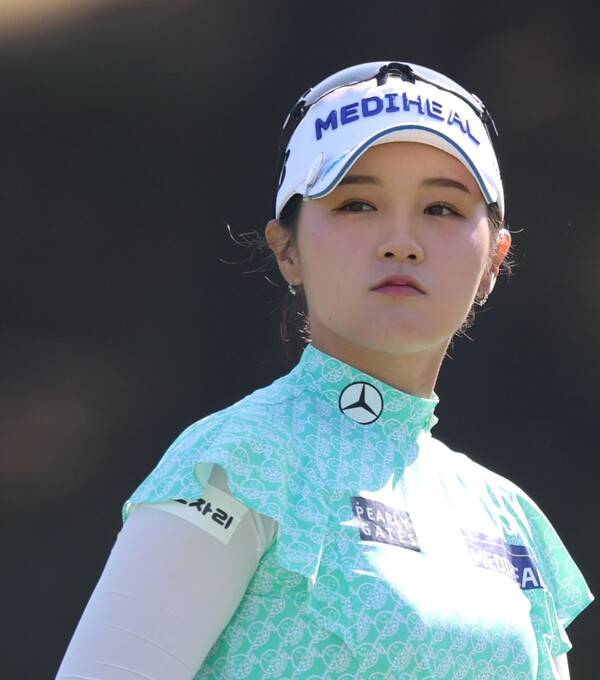 2026년 한국여자프로골프(KLPGA) 투어 NH투자증권 레이디스 챔피언십 우승 경쟁에 뛰어든 박현경 프로가 2라운드에서 경기하는 모습이다. 사진제공=KLPGA. (사진을 무단으로 사용하지 마십시오.)