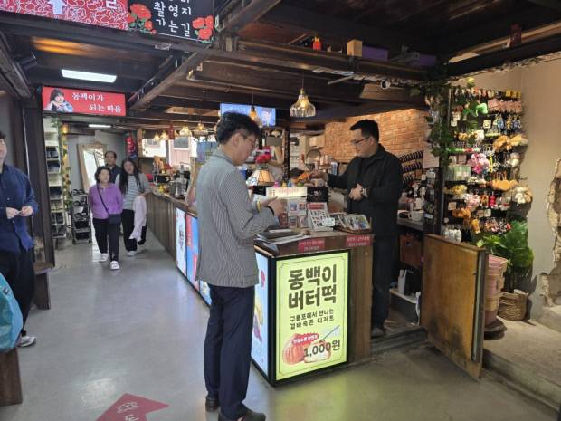 스타점포 선정을 위한 현장평가 진행 중인 모습. 포항시 제공