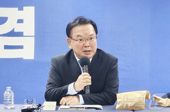 김부겸 더불어민주당 대구시장 예비후보가 11일 오후 대구 달서구 두류동 자신의 선거사무소에서 열린 '브라운백 미팅 -달구벌 정담'에서 발언하고 있다. 2026.5.11 ⓒ 뉴스1 남승렬 기자