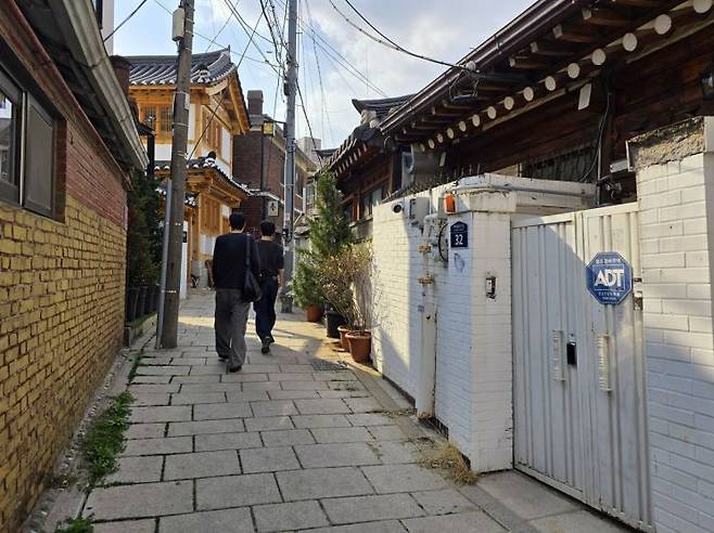 서촌 체부동 골목. 로버트 파우저