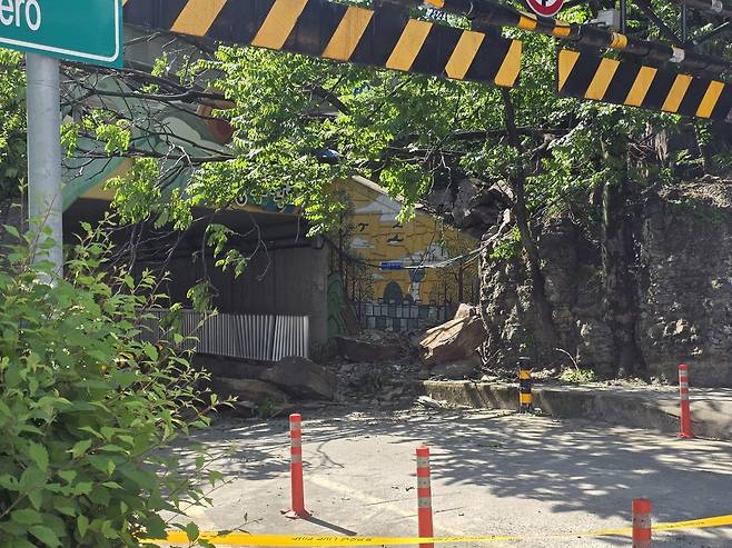 지난 8일 낙석 사고로 보행자 1명이 숨진 대구 남구 봉덕동 한 지하차도의 모습. 대구안전생활실천시민연합 제공