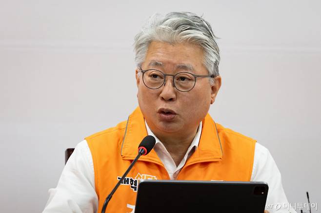 (서울=뉴스1) 유승관 기자 = 조응천 개혁신당 경기도지사 후보(공동선거대책위원장)가 11일 서울 여의도 국회에서 열린 제1차 선거대책위원회의에서 모두 발언을 하고 있다. 2026.5.11/뉴스1 Copyright (C) 뉴스1. All rights reserved. 무단 전재 및 재배포, AI학습 이용 금지. /사진=(서울=뉴스1) 유승관 기자