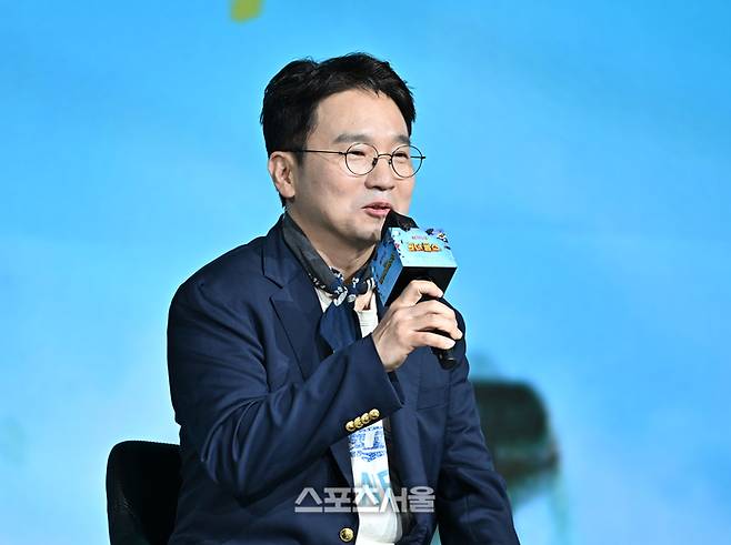 유인식 감독이 12일 서울 JW메리어트 동대문 스퀘어에서 열린 넷플릭스 시리즈 ‘원더풀스’ 제작발표회에서 포토타임을 갖고 있다. 2026. 5. 12. 최승섭기자 thunder@sportsseoul.com