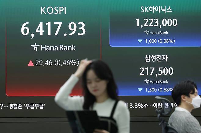 최근 3개월간 ETF 수익률 중 가장 높은 종목은 최근 3개월간 ETF 수익률 1위는 'TIGER 200 IT 레버리지'로 213.98%를 기록했다.ⓒ연합뉴스