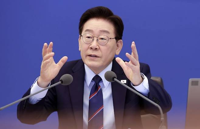 이재명 대통령이 12일 청와대에서 열린 국무회의 겸 비상경제점검회의에서 발언하고 있다. 연합뉴스