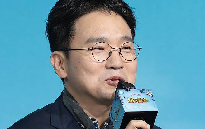 유인식 감독이 12일 서울 종로구 JW메리어트 동대문 스퀘어 서울에서 열린 넷플릭스 시리즈 '원더풀스' 제작발표회에서 인사말을 하고 있다./사진=뉴스1