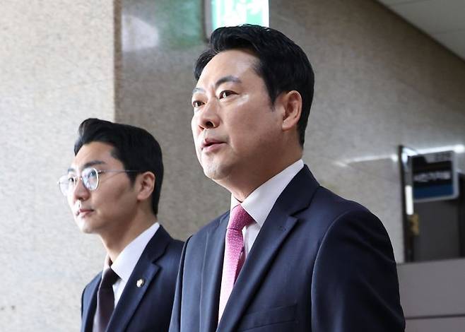 장동혁 국민의힘 대표가 13일 오전 서울 여의도 국회에서 열린 비공개 최고위원회의에 참석하고 있다. ⓒ 뉴시스