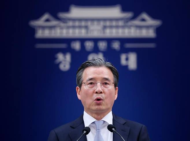 김용범 정책실장이 지난달 27일 청와대 춘추관에서 이날 열린 이재명 대통령과 데미스 허사비스 구글 딥마인드 최고경영자(CEO) 면담 관련 브리핑을 하고 있다. 연합뉴스