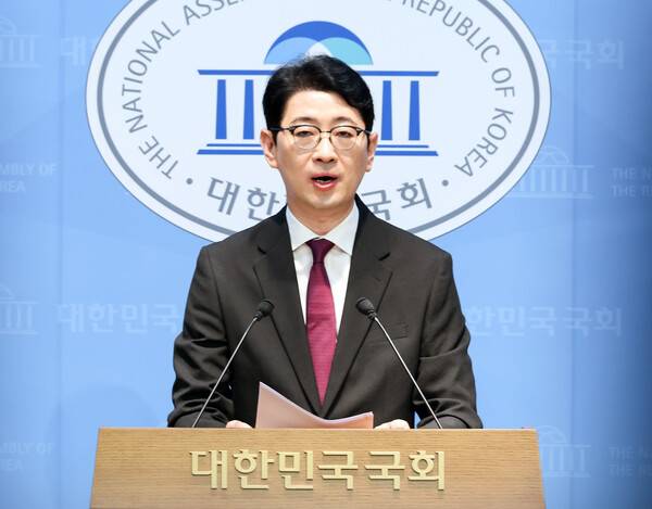 국민의힘 주진우 의원이 14일 국회 소통관에서 더불어민주당 정원오 서울시장 후보의 과거 폭행 사건과 관련, 당시 피해자의 육성 녹음을 확보했다며 내용을 공개하고 있다. 2026.5.14. 연합뉴스