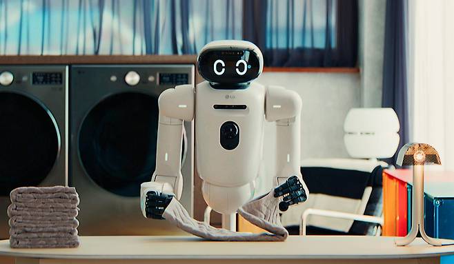 iF 디자인 어워드 2026에서 본상을 수상한 홈로봇 'LG 클로이드'의 모습. /LG전자 제공