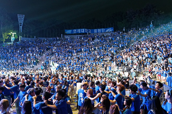 Students at Yonsei University enjoy the school's annual festival in 2019. (Yonsei University)