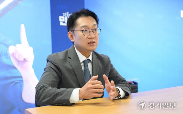 6·3 전국동시지방선거의 인천 계양을 국회의원 보궐선거에 출마한 더불어민주당 김남준 후보가 14일 선거사무소에서 출마 계기를 설명하고 있다. 조병석기자