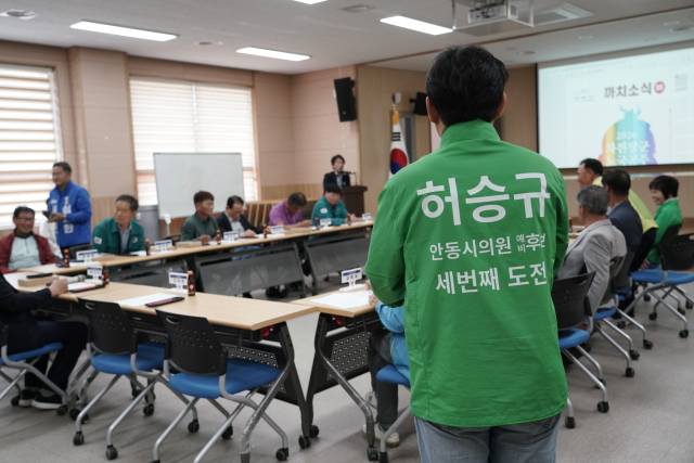 ▲지난 11일 남선면사무소 이장협의회를 방문한 허승규 후보. ⓒ프레시안(손가영)