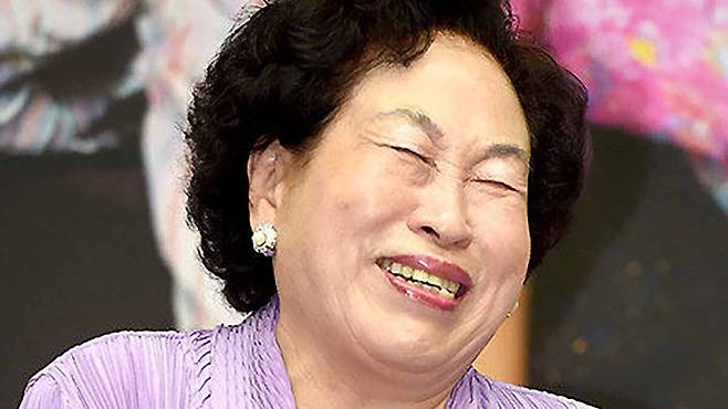 ‘돈이 없으면 존엄도 없다.’ 60년 무명의 서러움을 44억원의 자산으로 치환하며 노년의 주도권을 틀어쥔 현역 생존가의 자화상. 세계일보 자료사진