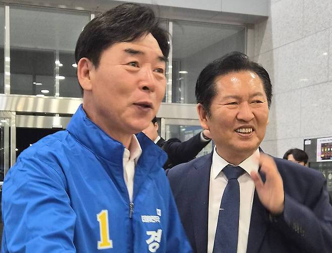 더불어민주당 오중기 경상북도지사 후보(사진 왼쪽)와 정청래 대표./오중기 후보 제공