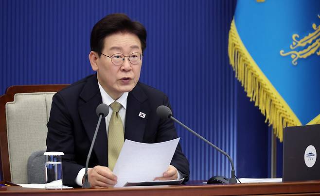 이재명 대통령이 14일 청와대에서 열린 수석보좌관회의에서 발언하고 있다. (청와대통신사진기자단)