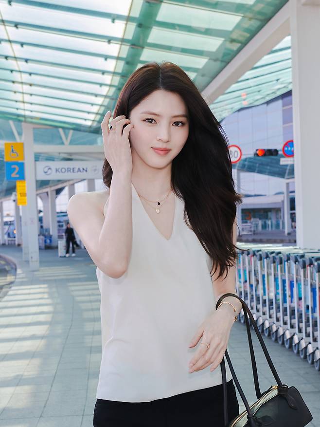 칸국제영화제 참석을 위해 출국하고 있는 배우 한소희. 부쉐론 제공