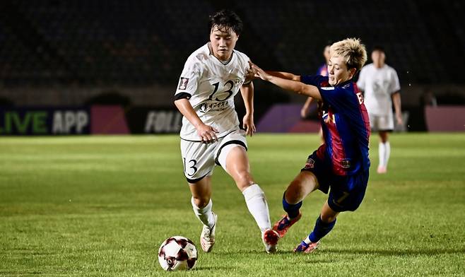 지난해 11월 미얀마에서 열린 수원FC위민과 북한 내고향여자축구단의 경기 모습. /사진=AFC 제공