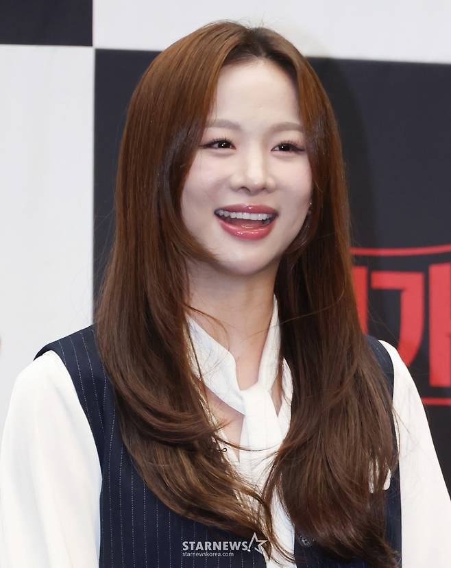 MBN 예능 '현역가왕3'에서 7위로 선정된 가수 솔지가 11일 오전 서울 마포구 상암동 스탠포드호텔에서 진행된 종영 기자간담회에 참석해 포즈를 취하고 있다. /2026.03.11 /사진=이동훈 photoguy@