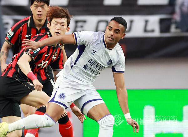 ■매치 오브 라운드: 상위권 도약 노리는 '제주SK' vs 'FC안양'...사진은 FC안양 '아일톤'.(사진=김경수 기자/ 2026.5.5/ 발리볼코리아닷컴 DB자료)