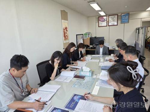 ◇원주시는 18일 오후 경제국장실에서 강원과학기술원 원주 설립 사전타당성·입지전략 연구용역 착수보고회를 개최했다.