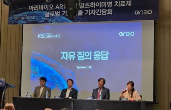 왼쪽부터 아리바이오 프레드 킴 미국지사장, 이병건 특별고문, 정재준 공동대표, 성수현 공동대표.(사진제공=아리바이오)