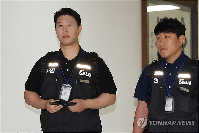 삼성그룹 초기업노조 삼성지부 최승호 위원장(왼쪽)과 이송이 부위원장(오른쪽) / 사진=연합뉴스