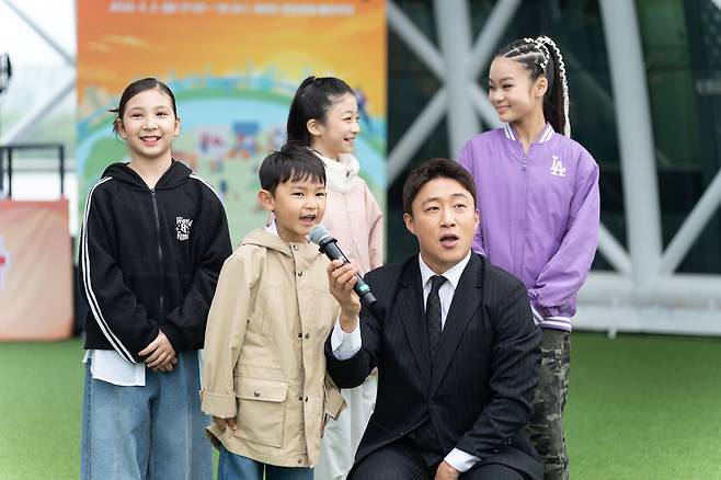 청소년들은 평소에 쉽게 꺼내지 못했던 고민거리를 털어놓고 시원한 답을 받았다. 한국어린이청소년문화원 제공