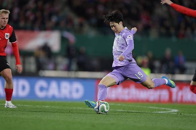 2026북중미월드컵 최종 엔트리를 공개한 축구대표팀이 18일 사전훈련캠프가 마련될 미국 솔트레이크시티로 향하는 가운데 최대 고민거리는 이강인 등 일부 유럽파의 지각 합류다. 사진제공|대한축구협회