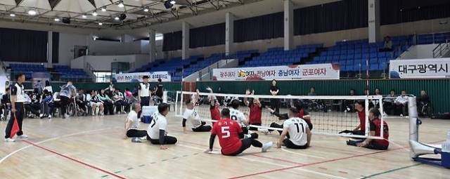 좌식배구 경기 모습. 대구시장애인체육회 제공