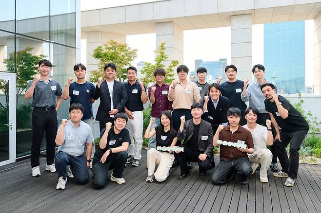 아산나눔재단은 초기 기후테크 창업팀을 지원하는 ‘아산 유니버시티’ 2026 배치 참가팀 15개사를 선정했다. OT에 참여한 창업팀들. (사진=아산나눔재단)
