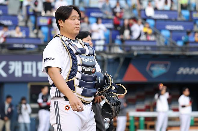 두산 김기연이 24일 서울 잠실구장에서 열린 2026 KBO리그 정규시즌 LG전을 준비하고 있다. 사진 | 두산 베어스
