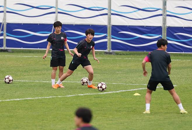 훈련하는 내고향축구단 선수들 <저작권자(c) 연합뉴스, 무단 전재-재배포, AI 학습 및 활용 금지>