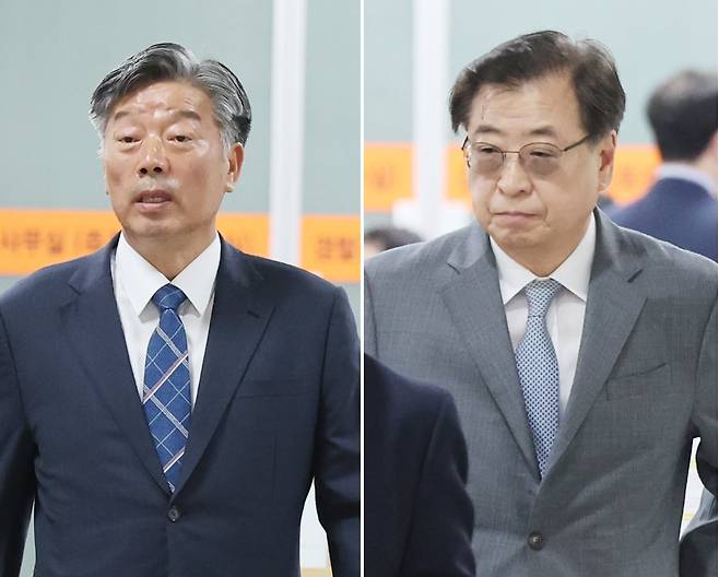 서해 공무원 피살 은폐 사건에 연루된 김홍희(왼쪽) 전 해양경찰청장과 서훈 전 청와대 국가안보실장이 19일 오전 서울 서초동 서울중앙지법에서 열린 항소심 2차 공판에 출석하고 있다. /뉴시스