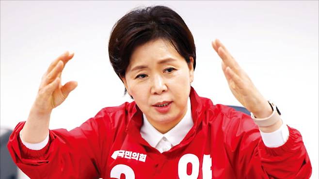 양향자 국민의힘 경기지사 후보가 18일 경기 수원 영화동 국민의힘 경기도당에서 한국경제신문과 인터뷰하고 있다. 양 후보는 경기 남부 반도체 클러스터를 조속히 완성하겠다고 했다. 김범준 기자
