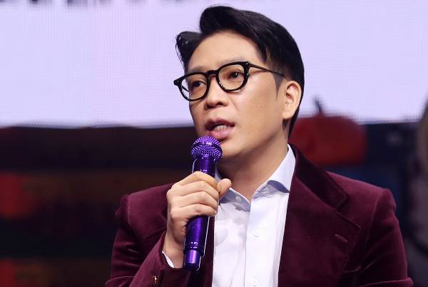 라이브 방송을 통해 폭로전을 이어가고 있는 가수 겸 프로듀서 MC몽이 중년 여배우의 비밀 연애를 폭로했다. 사진은 가수 겸 프로듀서 MC몽 모습. /사진=머니투데이