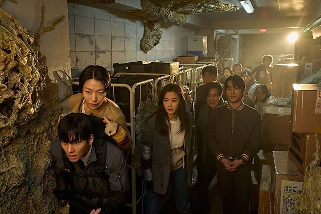 영화 '군체'에 배우 전지현을 비롯해, 구교환, 지창욱 등이 출연한다. / 사진제공=쇼박스