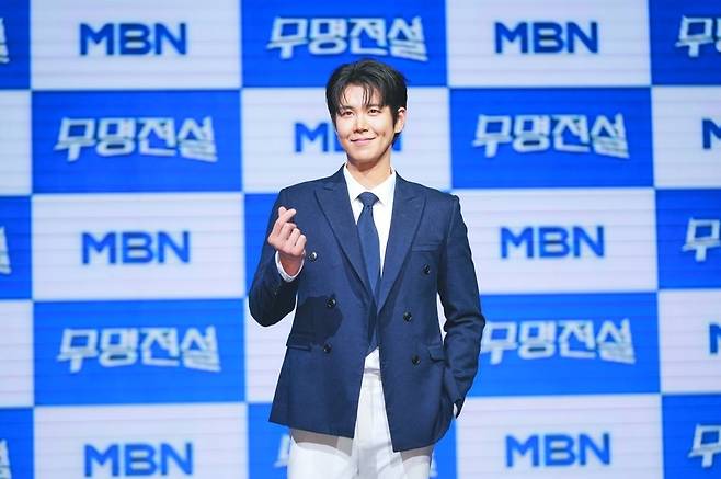 가수 장한별이 포즈를 취하고 있다. / 사진제공=MBN