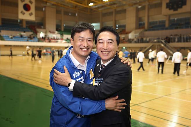 더불어민주당 김영빈 충남 공주·부여·청양 국회의원 보궐선거 후보(왼쪽)와 박수현 충남지사 후보(김영빈 후보 캠프 제공).
