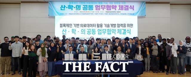 이날 협약에 참여한 5개 기관은 앞으로 디지털트윈 기반 의료데이터 공동 연구개발, 블록체인 기반 데이터 보안 기술 적용, 의료데이터 표준화 및 상호 운용성 확보, 산학 공동 연구과제 발굴, 전문 인력 양성 및 기술 교류, 연구 성과 사업화 등을 함께 추진할 계획이다. /금오공대