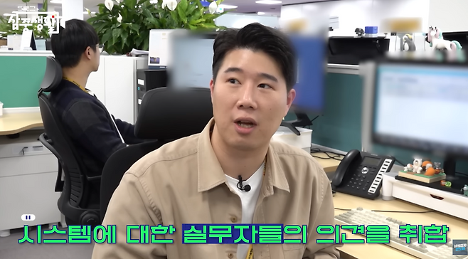 삼성전자 사측과 협상을 주도 중인 최승호 삼성 초기업노조 삼성전자지부 위원장이 3년 전 사내 유튜브에 출연했던 모습이 최근 재조명되고 있다. 유튜브 채널 ‘삼성전자 반도체 뉴스룸’ 영상 캡처