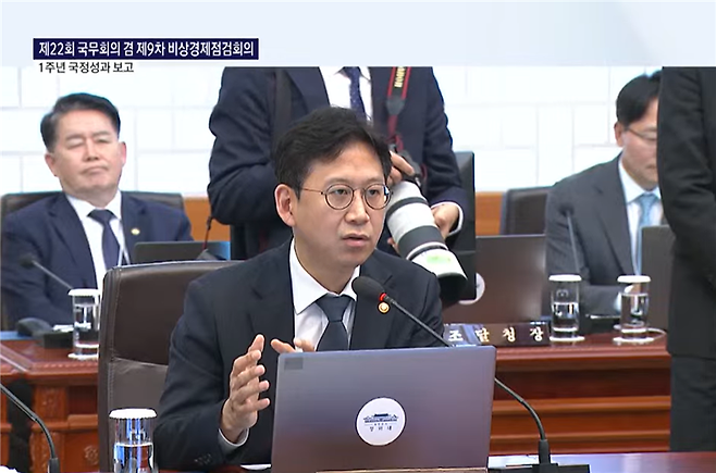 20일 청와대에서 열린 제22회 국무회의 겸 제9차 비상경제점검회의에서 배경훈 부총리 겸 과학기술정부통신부 장관이 발언하고 있다. 영상캡쳐=연지안 기자