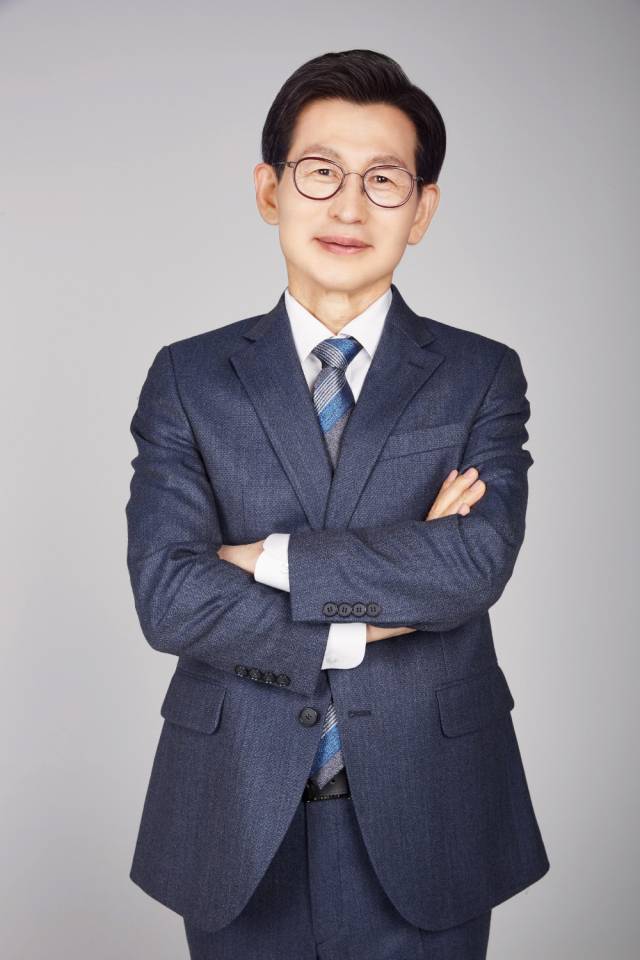 ▲유기상 고창군수 후보는 지난 19일 보도자료를 통해 고창 지역 어르신들의 건강과 안전을 실시간으로 보호하기 위한 ‘응급안전알림 스마트워치 지원사업’을 이른바 ‘효자군수 핵심 공약’으로 발표했다.ⓒ유기상 후보 사무소