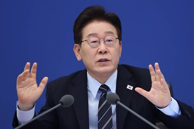 발언하는 이재명 대통령 - 이재명 대통령이 20일 청와대에서 열린 국무회의 겸 비상경제점검회의에서 발언하고 있다. 연합뉴스