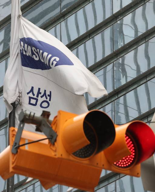 서울 서초구 삼성전자 서초사옥에 삼성기가 펄럭이고 있다./뉴시스