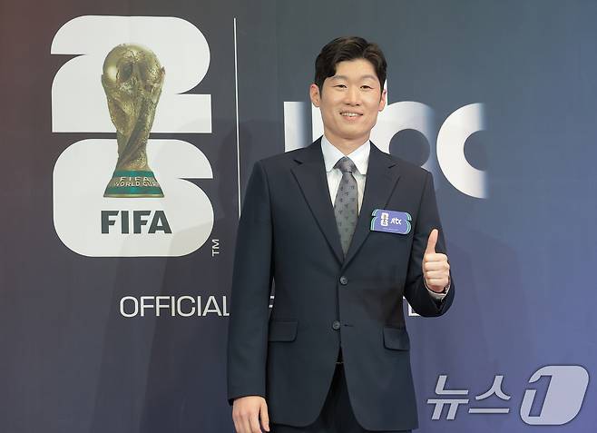 박지성 해설위원이 21일 서울 중구 앰배서더 풀만 호텔에서 열린 JTBC '2026 FIFA 북중미 월드컵' 기자간담회에 참석해 포즈를 취하고 있다. 2026.5.21 ⓒ 뉴스1 권현진 기자