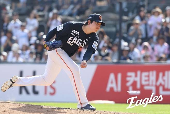 한화 조동욱이 17일 수원케이티위즈파크에서 열린 2026 KBO리그 정규시즌 KT와 경기에서 역투하고 있다. 사진 | 한화 이글스
