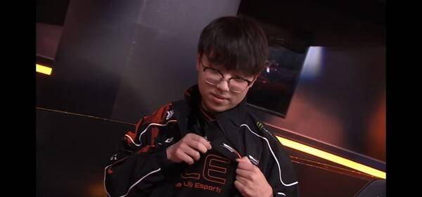 21일 서울 종로구 치지직 롤파크에서 열린 2026 LCK 정규 시즌 2라운드. 한화생명e스포츠가 초반 흔들림을 딛고 BNK 피어엑스를 상대로 역전 드라마를 써내며 2:0으로 승리하며 시즌 13승 고지에 올랐다. ( 신예 블러핑 / HLE & BNK=2:0)./사진=네이버 치지직 라이브영상 캡처