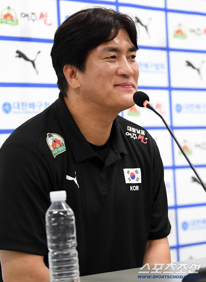 20일 서울 송파구 올림픽회관에서 열린 2026 한국 배구 국가대표팀 기자회견. 차상현 감독이 인터뷰를 하고 있다. 잠실=박재만 기자 pjm@sportschosun.com/2026.05.20/